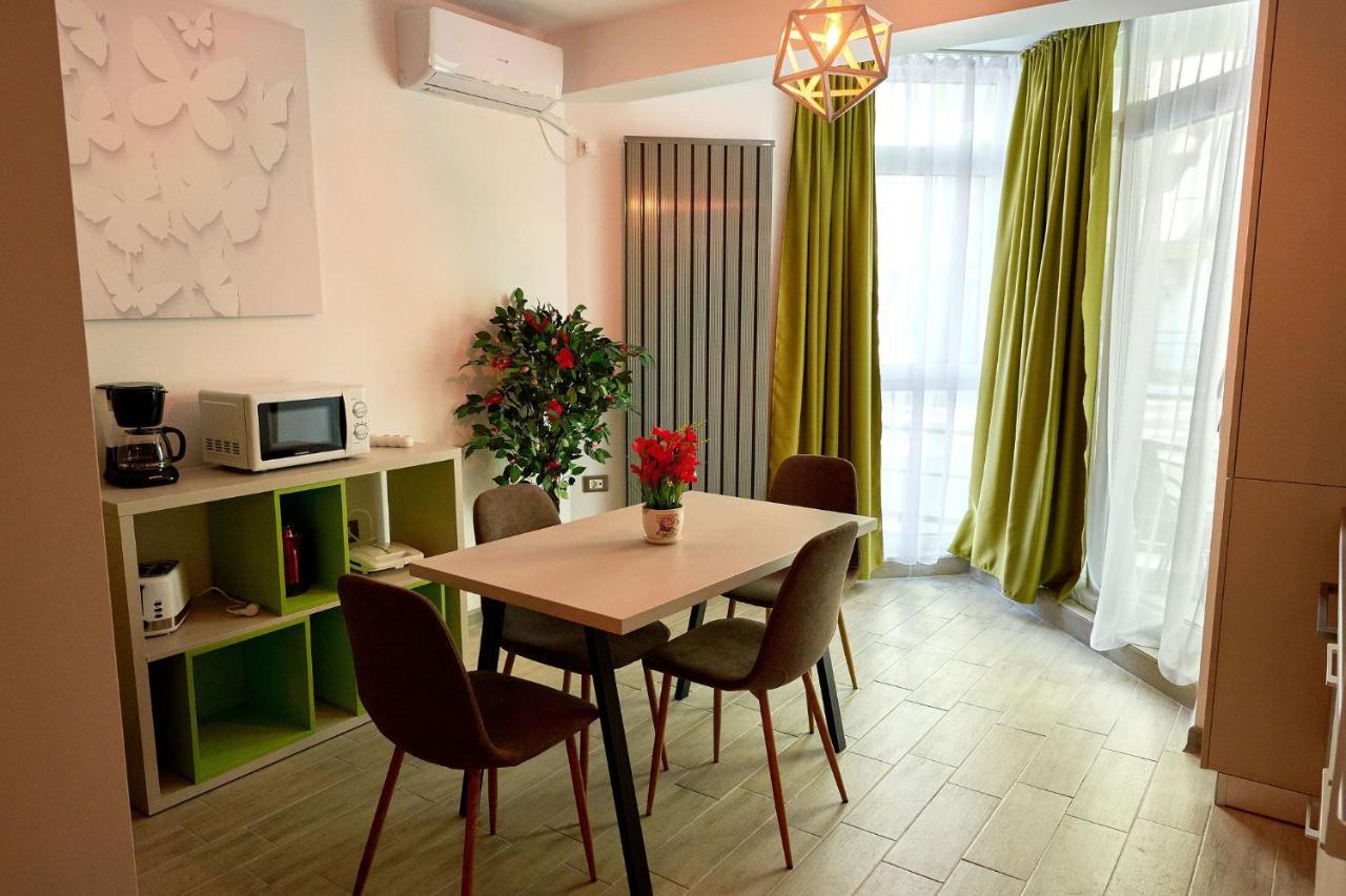 Orizont Sea View Apartment- Spa N Pools Beach Resort 마마이아 외부 사진